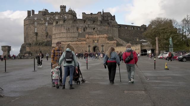 S01:E05 - United Kingdom