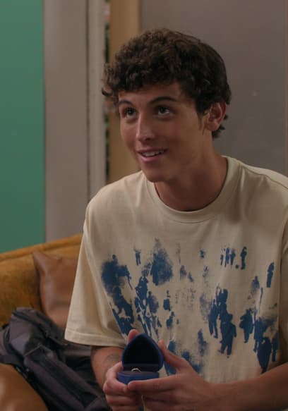 S01:E01 - He Proposed and She Said… poster