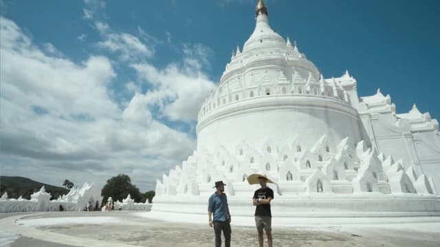 S01:E02 - Royals & Rebels