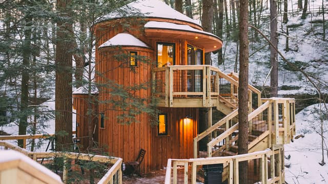 S02:E02 - Ultimate Treetop Getaways & Tiny Urban Hideaways