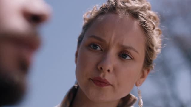 S03:E01 - Spoils of War