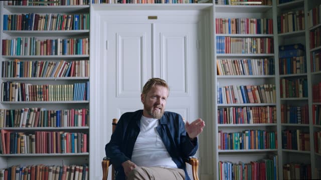 S01:E01 - The 19th Member