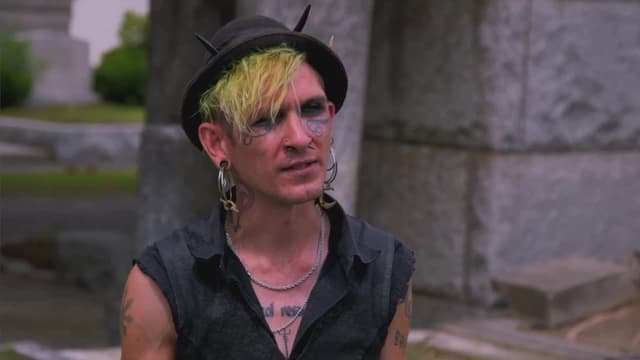 S01:E08 - Vampires of New Orleans