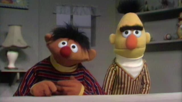 S07:E50 - Mr. Hooper Goes Back to School