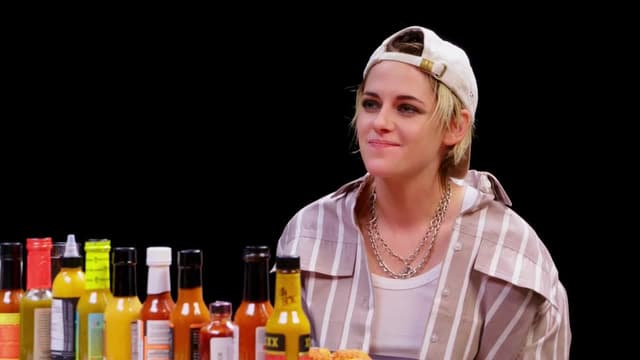 S10:E09 - Kristen Stewart Brings the Angels to Eat Spicy Wings