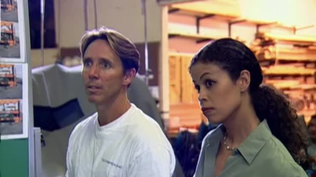 S01:E02 - Friends in Small Spaces