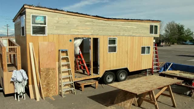 S01:E14 - Eco-Living Tiny House