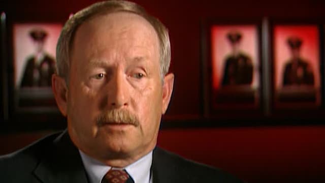 S09:E25 - Crímenes de seda