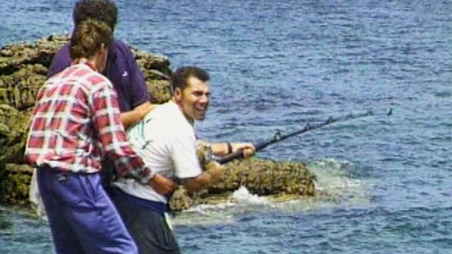 S01:E18 - Marlin Off the Rocks: Australia, Rock vs. Plastic