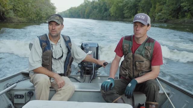 S08:E01 - The Mud and the Trees