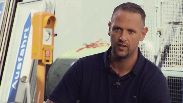 S01:E03 - The Remote Control