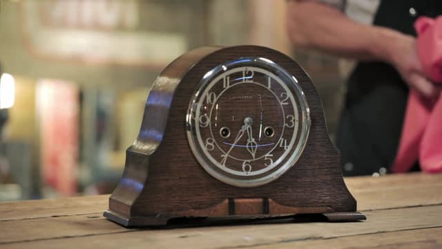 S06:E10 - Miner's Painting, Tiara and Lovers' Clock