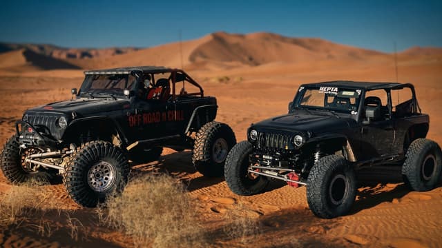 S01:E01 - This vs. That: Battle of the Jeeps!