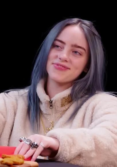 S08:E07 - Billie Eilish Freaks Out While Eating Spicy Wings poster