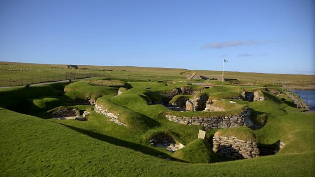 S01:E09 - United Kingdom - the First Settlements