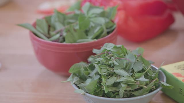 S01:E02 - Thai Chicken With Sweet and Hot Peppers