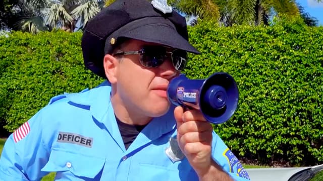 S01:E05 - ¡Nastya y papá: lámparas mágicas, lavados de autos y diversión con amigos!