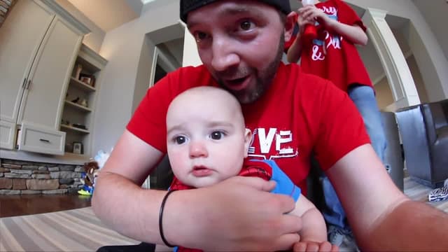 S01:E10 - Weakest Skateboard Ever / Baby Picks My Skateboard