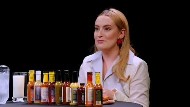 S22:E07 - Amelia Dimoldenberg Goes on a Date With Spicy Wings