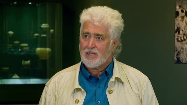 S01:E01 - Mystery of the Golden King