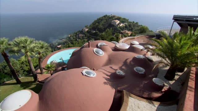 S02:E06 - Bubbles, Bottles, Bookcases