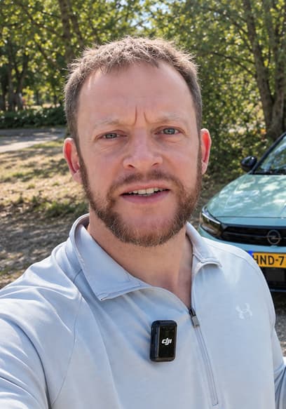 S01:E18 - Opel Corsa vs Mazda 2: Compact Car Showdown poster