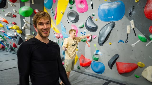 S01:E04 - PewDiePie Takes Me Bouldering in Tokyo