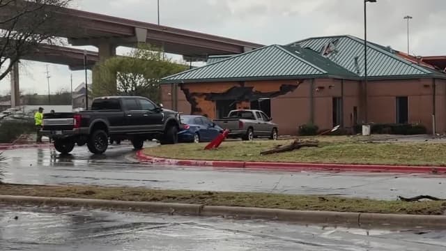 S03:E02 - Texas Tornado Terror