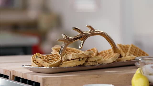 S04:E01 - Holiday Kick-Off Brunch