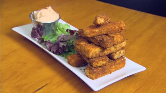 S02:E18 - Cheesecurds Gourmet Burgers and Poutinerie, Bernie and the Boys, Wallflower Modern Diner