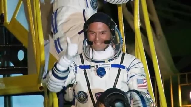 S01:E03 - Pilots and Astronauts
