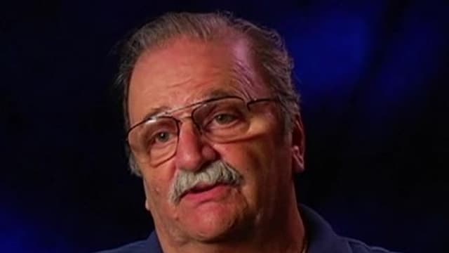 S01:E13 - Frank Sinatra Social Club