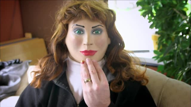 S06:E01 - Men in Doll Suits