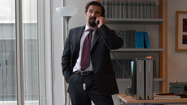 S01:E04 - The Red Door