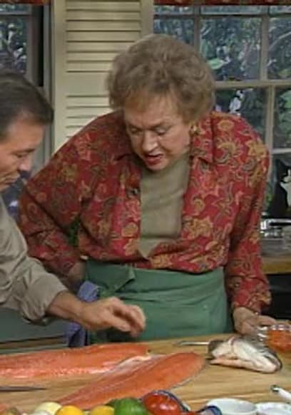S01:E19 - Salmon: Salmon Tartar, Gravlax, Baked in a Papillote, and Roasted Fillets poster