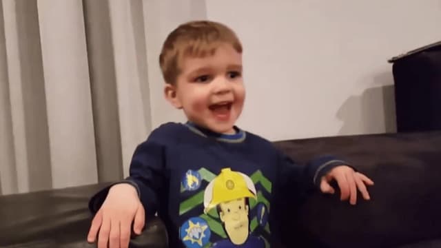 S01:E08 - Kid on a Hot Tin Roof