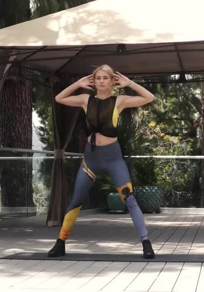 Póster de S01:E13 - 43 Min No Equipment Full Body Workout