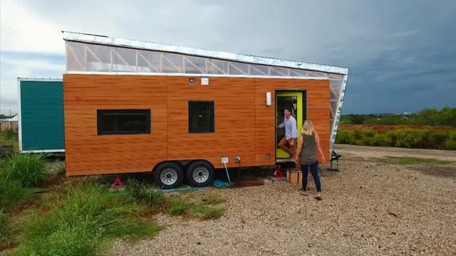 S04:E04 - Grad School Tiny House