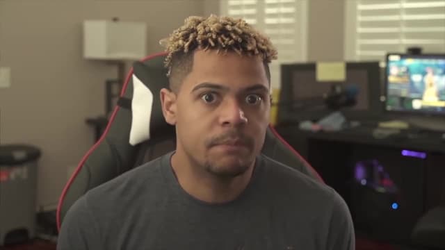S01:E12 - "Fortnite" Hackers Caught in the Act / "Fortnite" Myths That Need to Be Busted