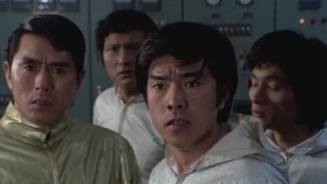 S01:E18 - Here Comes Ultraman!