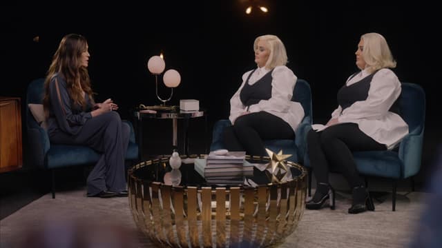 S01:E11 - Behind the Girls Next Door