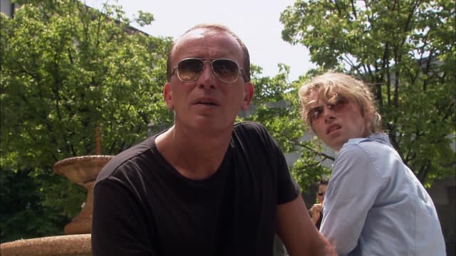 S01:E11 - Dark at the End of the Tunnel