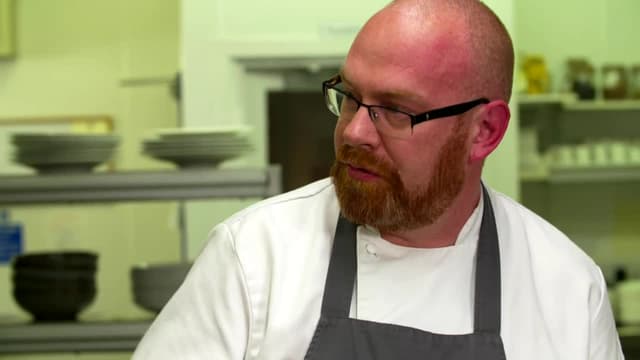 S15:E25 - Simon Hulstone