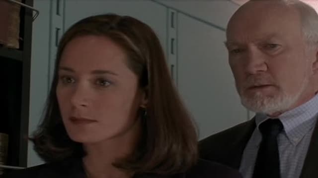 S03:E16 - The Observer Effect