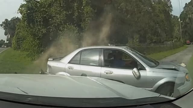 S01:E01 - Backyard Blitz