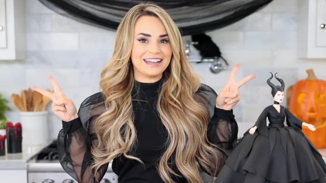 S01:E13 - Princess Cake Creations!