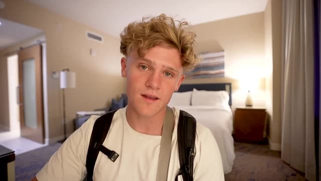 S09:E06 - World's Smallest Phone! / Running a Marathon in Skinny Jeans