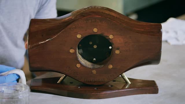 S02:E08 - Theatre Stained Glass Window, Propeller Clock and Shoe Stretcher