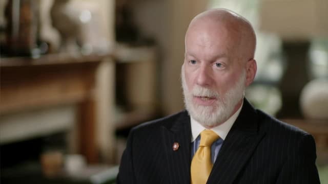 S01:E02 - Time for a Queen