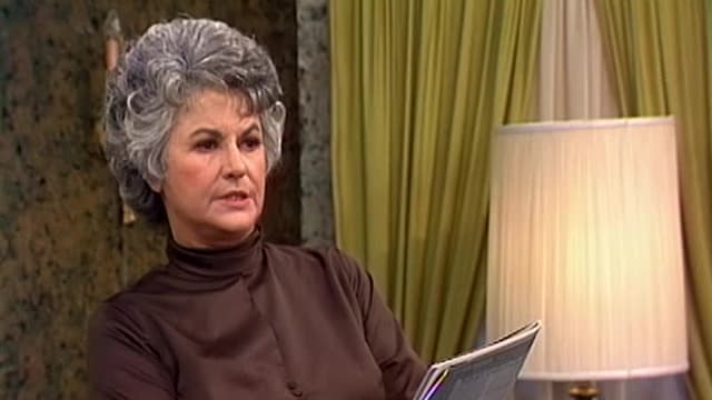 S03:E312 - Maude's New Friend